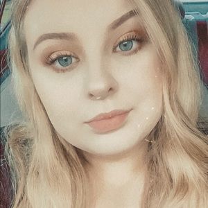 Meet your Posher, Holly